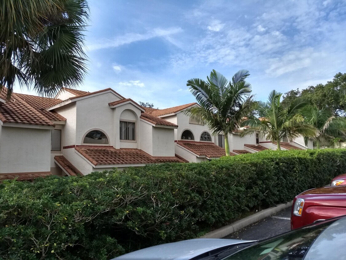 Primary Photo - 1237 Country Club Dr