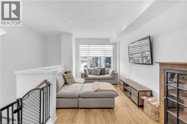 Building Photo - 461 Blackburn Dr