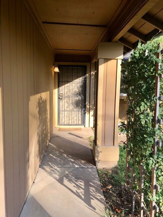 Building Photo - 7520 Carriage Dr
