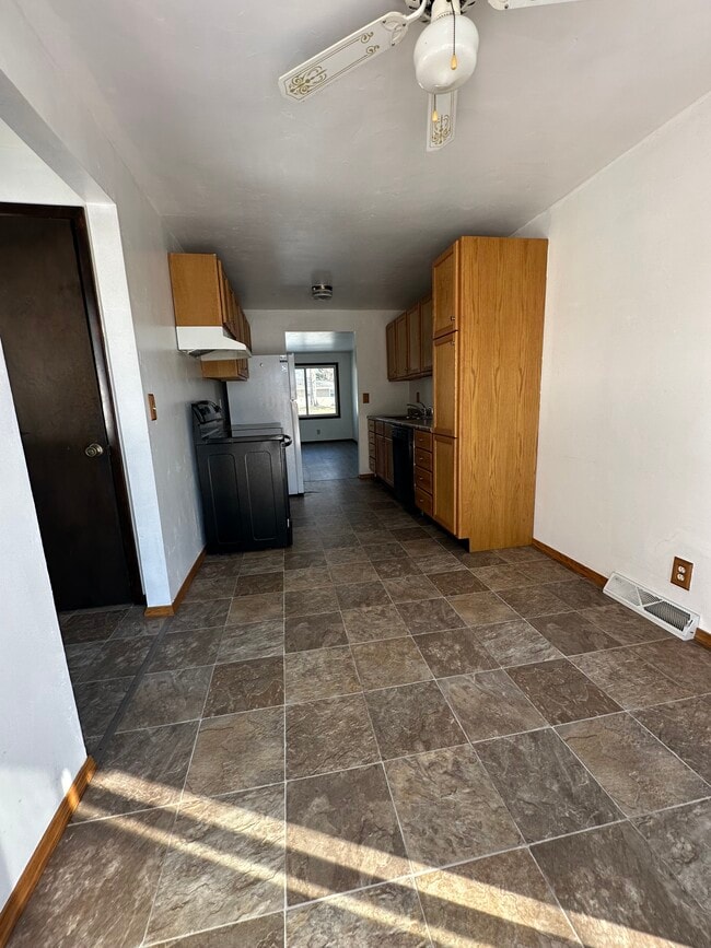 Building Photo - 1343 Sunray Ln