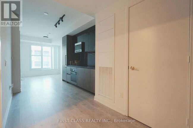 Building Photo - 425 Front St E