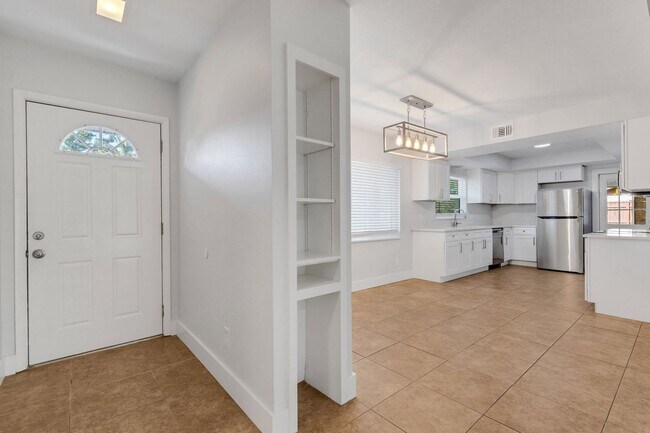 Foto del edificio - Modern Sarasota 3 Bedroom Home With Separa...