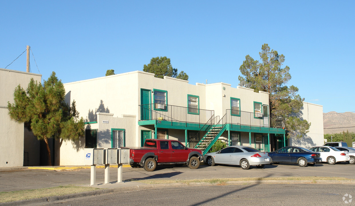 Foto del edificio - Puerta Del Sol Apartments