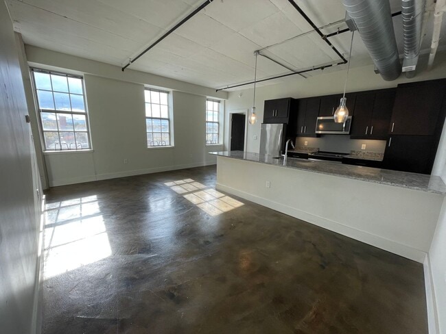 Interior Photo - 538 Erie Blvd W