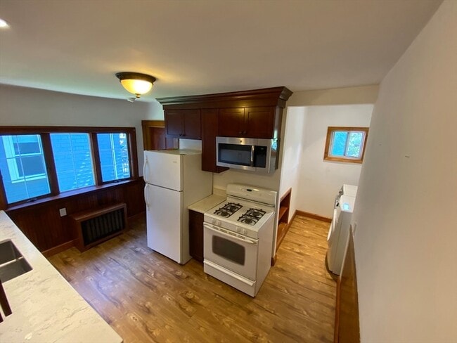 Building Photo - 31 Pierce Ave