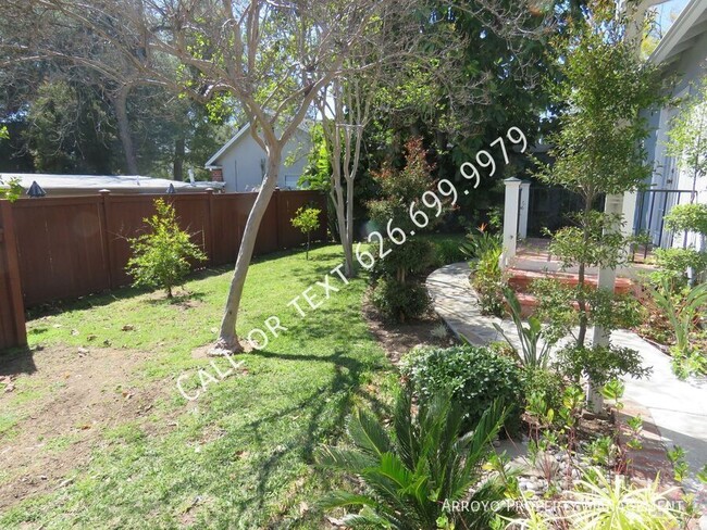 Building Photo - 745 E Poppyfields Dr