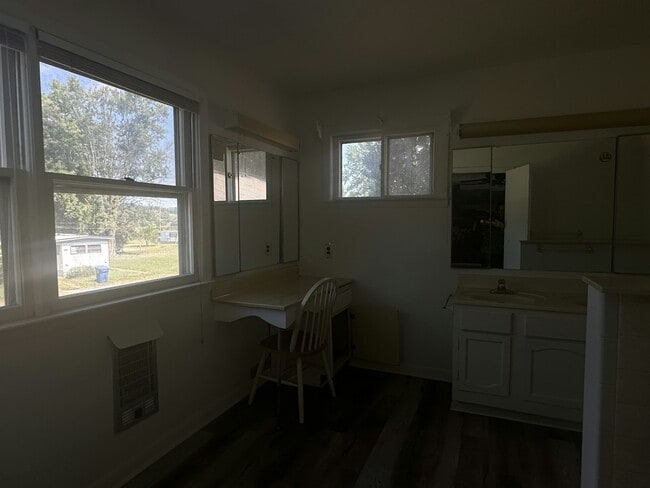 Building Photo - 1439 Wolfe Ln