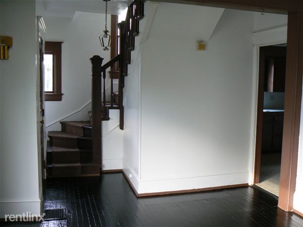 Building Photo - 300 Expense St