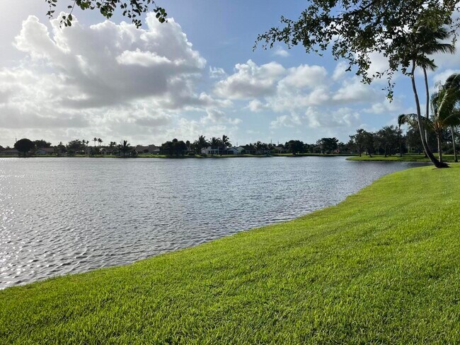 Foto del edificio - 7740 Stone Harbour Dr
