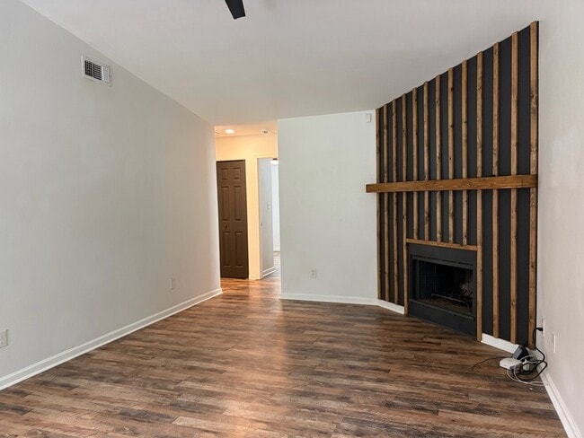 Foto del edificio - 3158 Huttersfield Cir