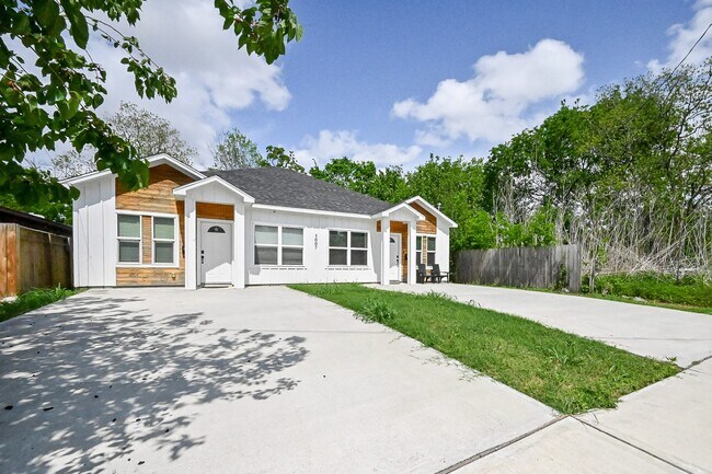 Foto del edificio - 5007 Briscoe St