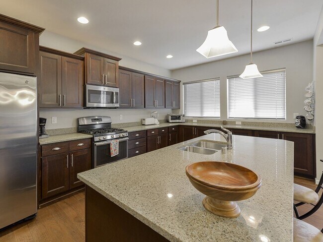 Foto del edificio - Maple Valley Stunning 5+ Bedroom 2.75 Bath