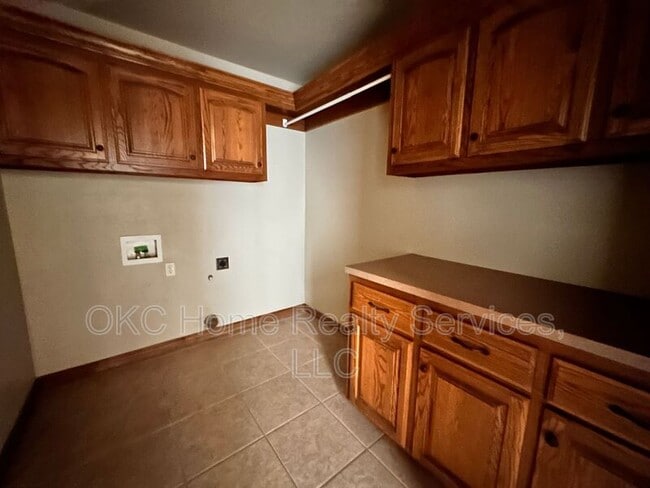 Building Photo - 13201 SW 2nd Terrace