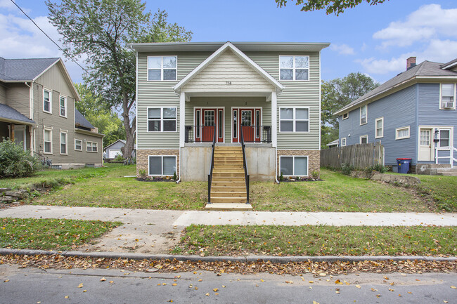 Building Photo - 738 Sinclair Ave NE