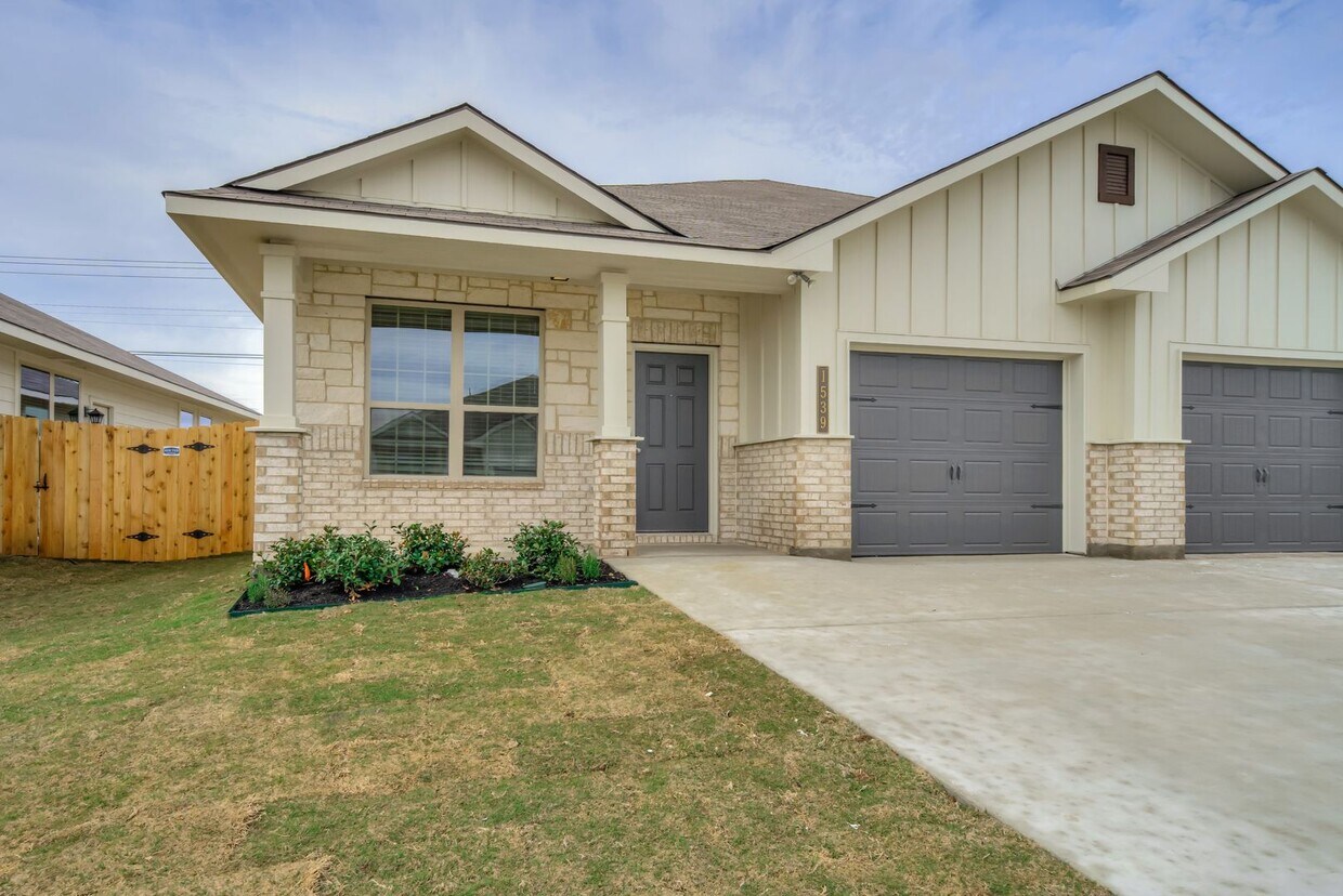 Primary Photo - Beautifully designed and thoughtfully maintained duplex