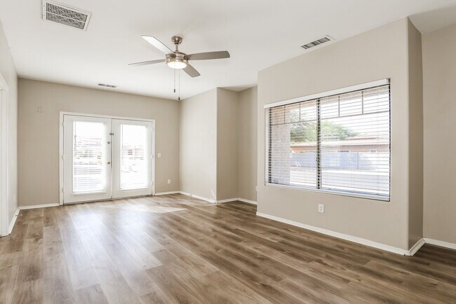 Foto del edificio - 5245 W Bowker St