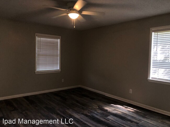 Building Photo - 121-121 Anns Cove