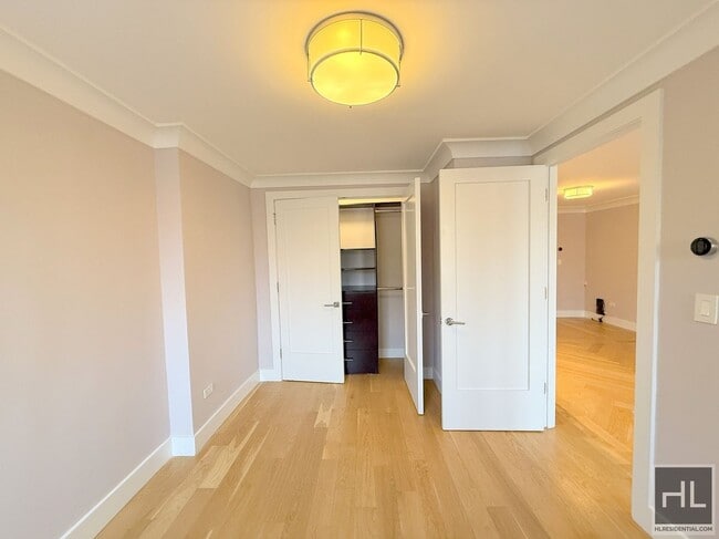 Foto del edificio - 2 bed 2 bath renovated with washer and dryer / Balcony / WEST 93 STREET