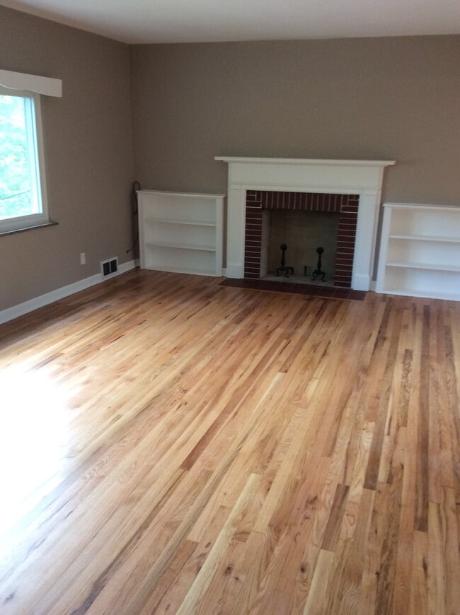 Livingroom - 20 Chalfonte Pl