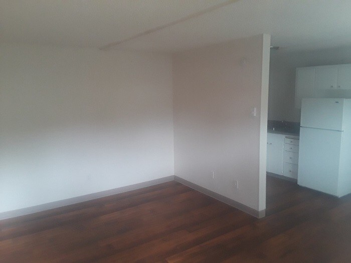 Building Photo - Great Location! Move-In Today, December Free!
