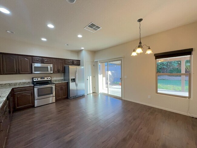 Building Photo - Beautiful 4 bedroom home - Holiday Subdivi...