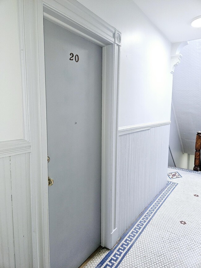 Building Photo - 327 Jackson St