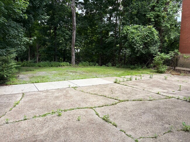 Foto del edificio - 5718 Munhall Rd