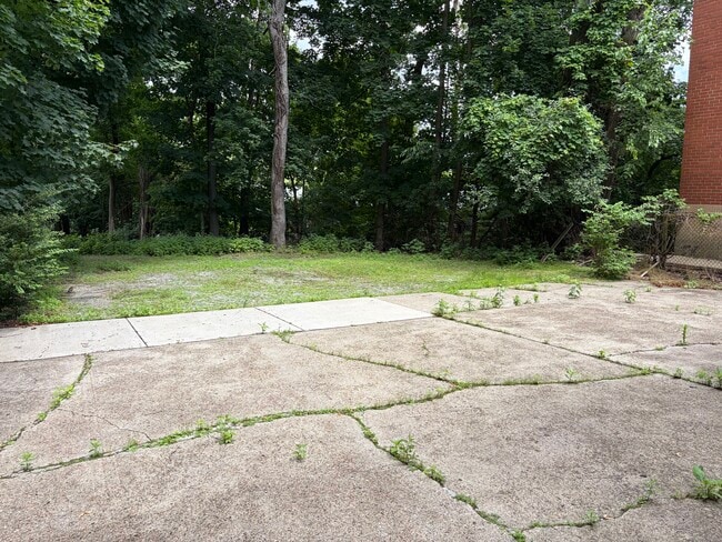 Building Photo - 5718 Munhall Rd