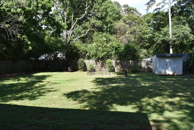 Foto del edificio - 4311 Castlewood Rd