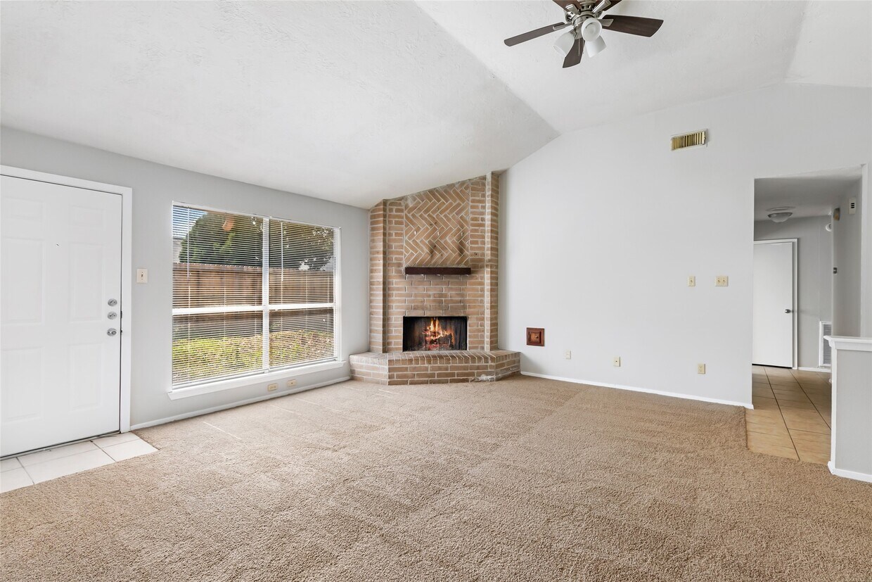 Foto del edificio - 7310 Maple Walk Dr