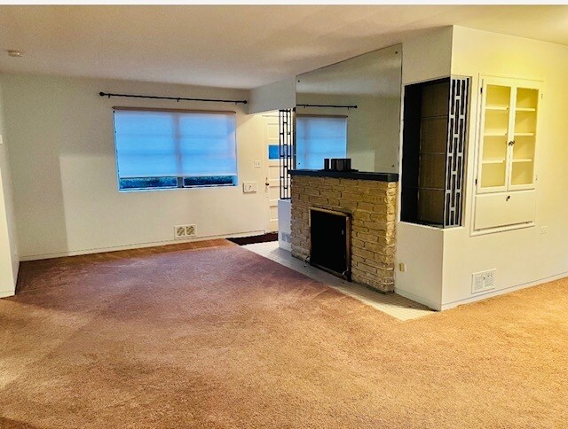 Foto del edificio - 594 Hillcrest Ave