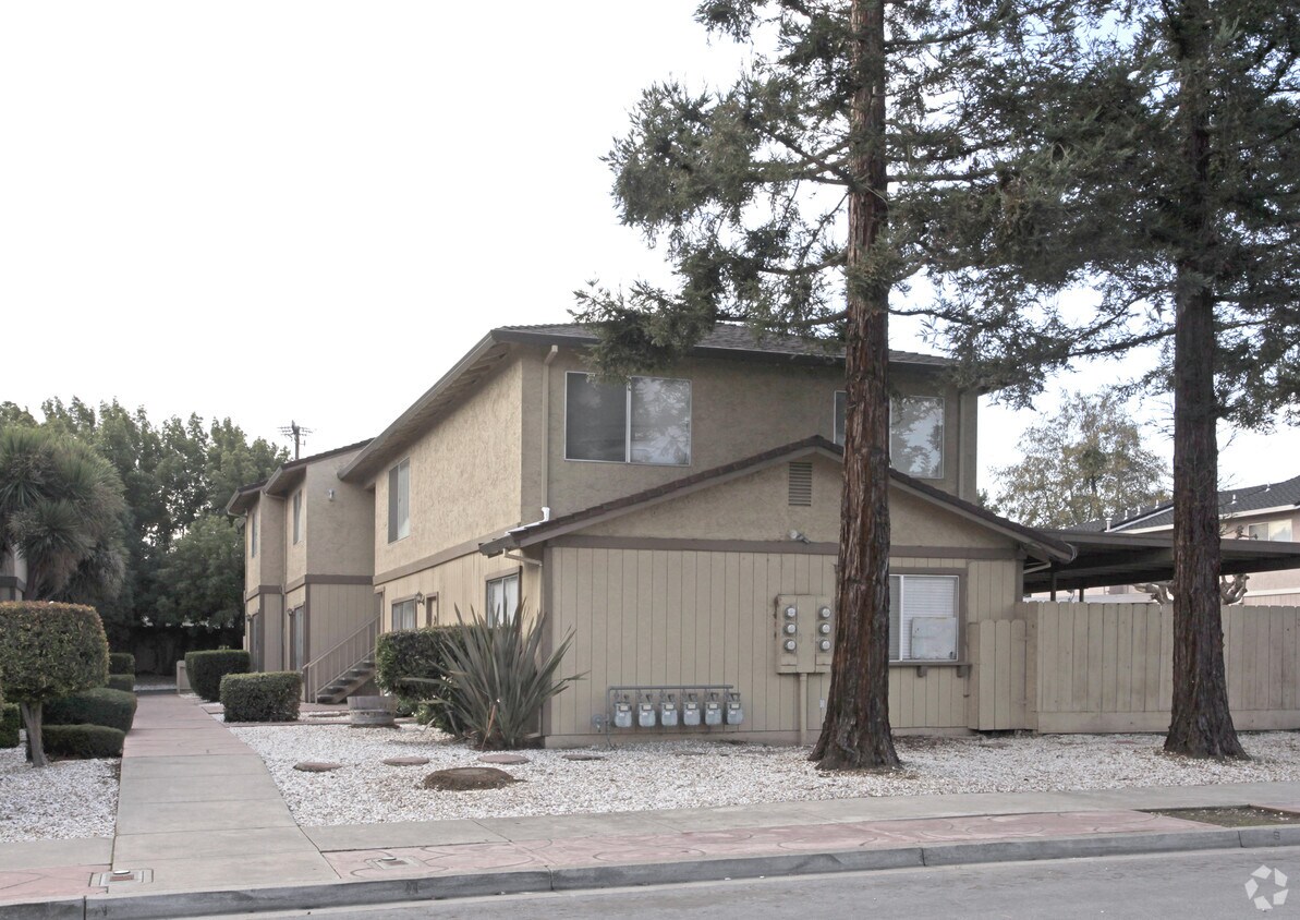 21 Squire Ct, Hollister, CA 95023 Apartments in Hollister, CA