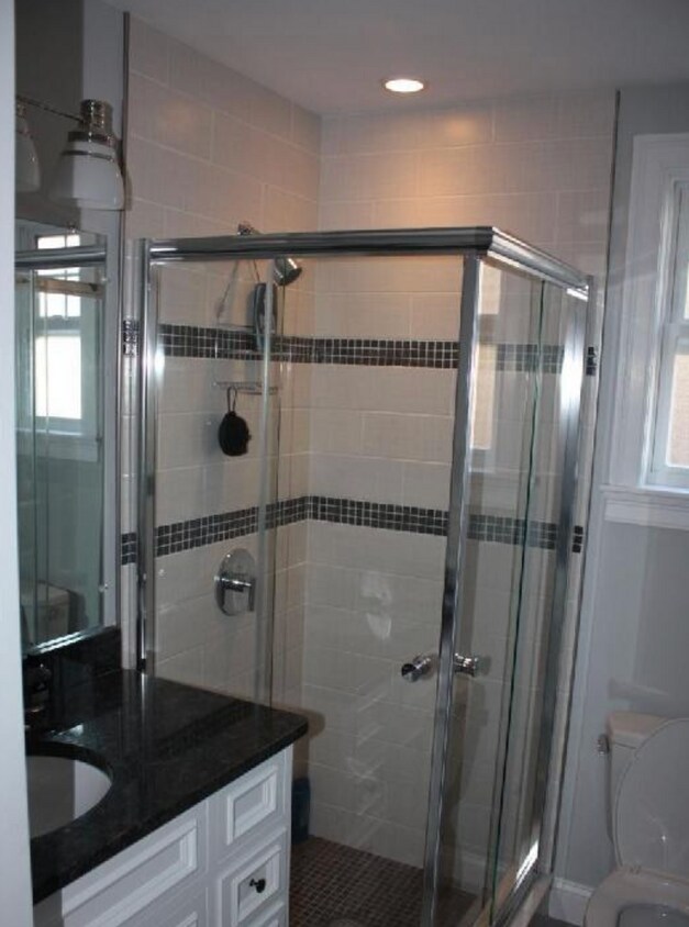 Building Photo - 148 Hillside St