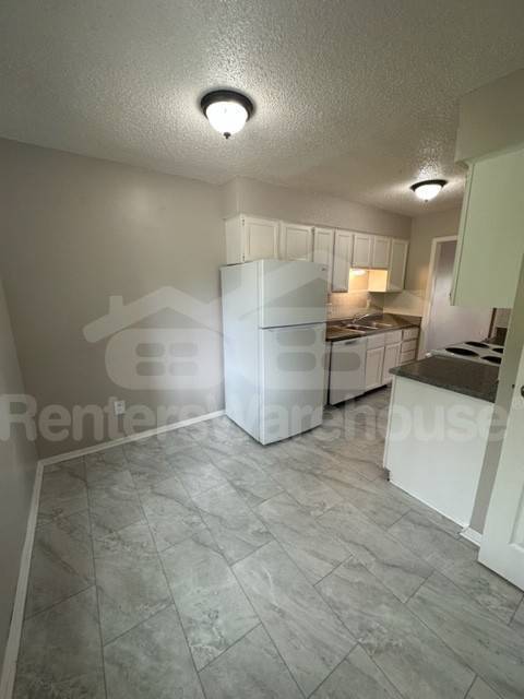 Foto del edificio - Grandview, Missouri 3 bedroom 2.5 bathroom...