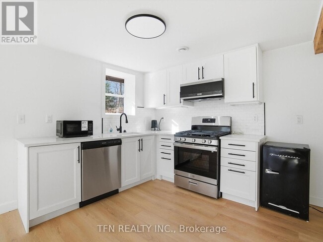 Building Photo - 657 Relative Rd