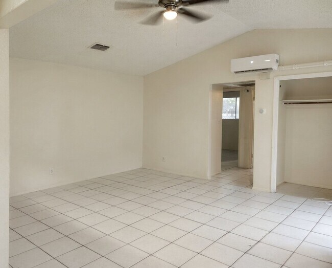 Foto del edificio - 1001 Bird Creek Dr