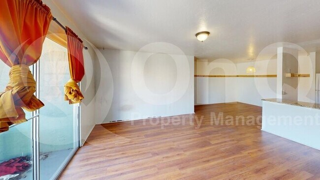 Foto del edificio - 812 S Langley Ave
