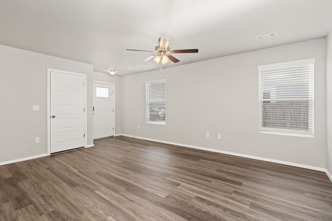 Building Photo - Available Now! 3-Bed, 2-Bath Duplex with Full-Service Lawn Care in Lawlis Ranch
