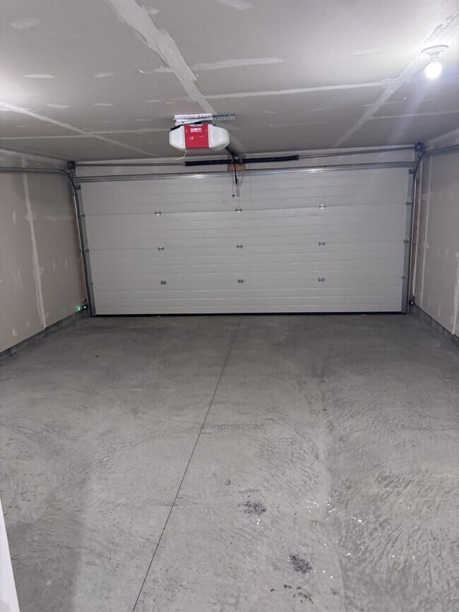 Photo du bâtiment - 18120-18128 28 Ave SW