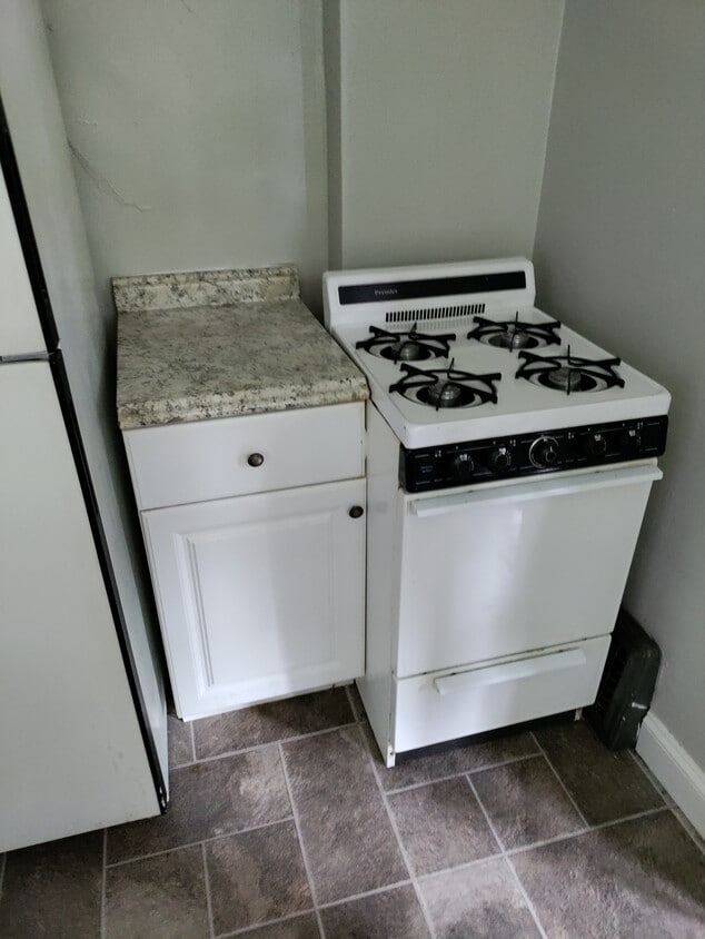 Primary Photo - 2030 Farnham Rd