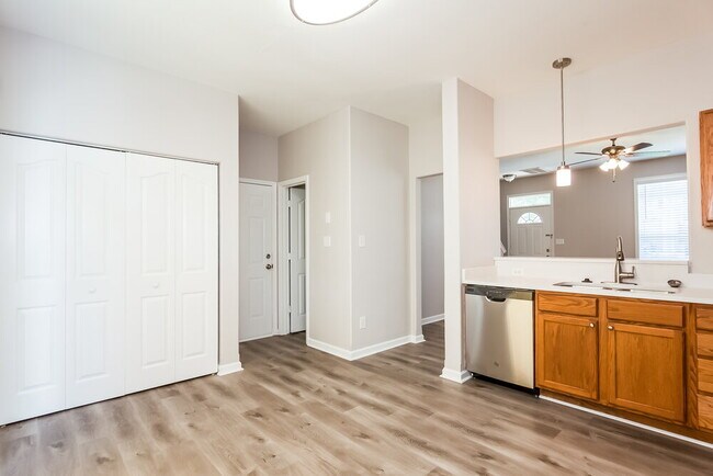 Foto del edificio - 2643 Oasis Ln