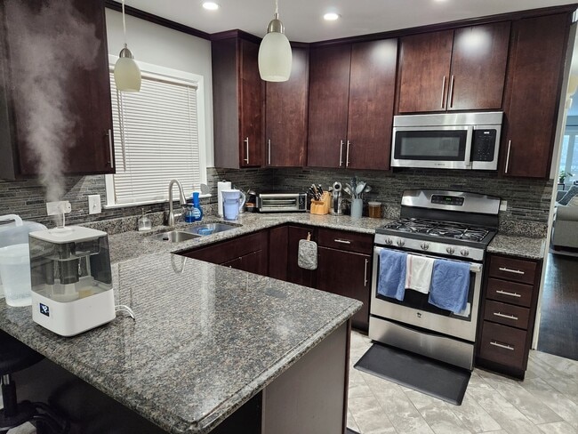 Foto del edificio - 3819 N Kenneth Ave