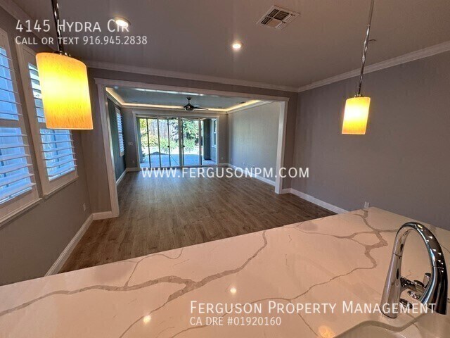Foto del edificio - 4145 Hydra Cir