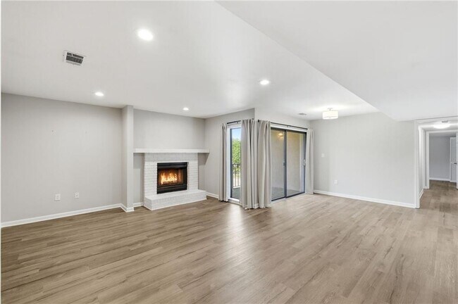Foto del edificio - 605 Candler St