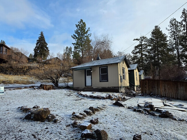 Building Photo - 1618 NW 8th St