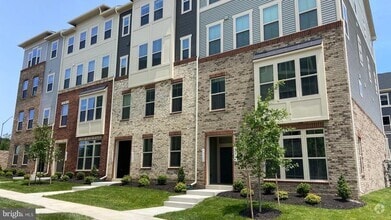 Building Photo - 2550 VERONA Pl