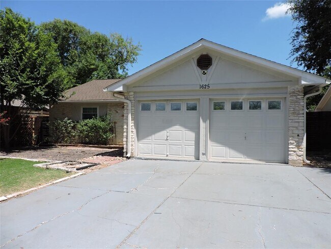 Building Photo - 1625 Chippeway Ln