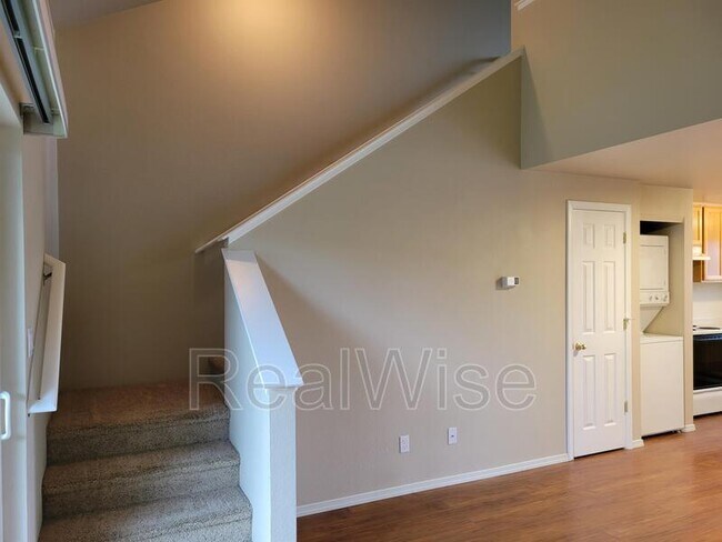 Foto del edificio - 1876 NE Fairview Ave