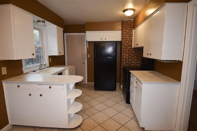 Building Photo - 304 NE 55th Ave
