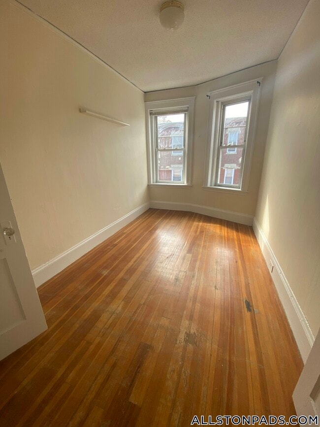 Building Photo - 6 Barrows St